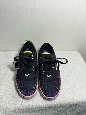 Heelys Black Skate Shoe with Neon Yellow Tongue Lining and Purple Insole sz 2